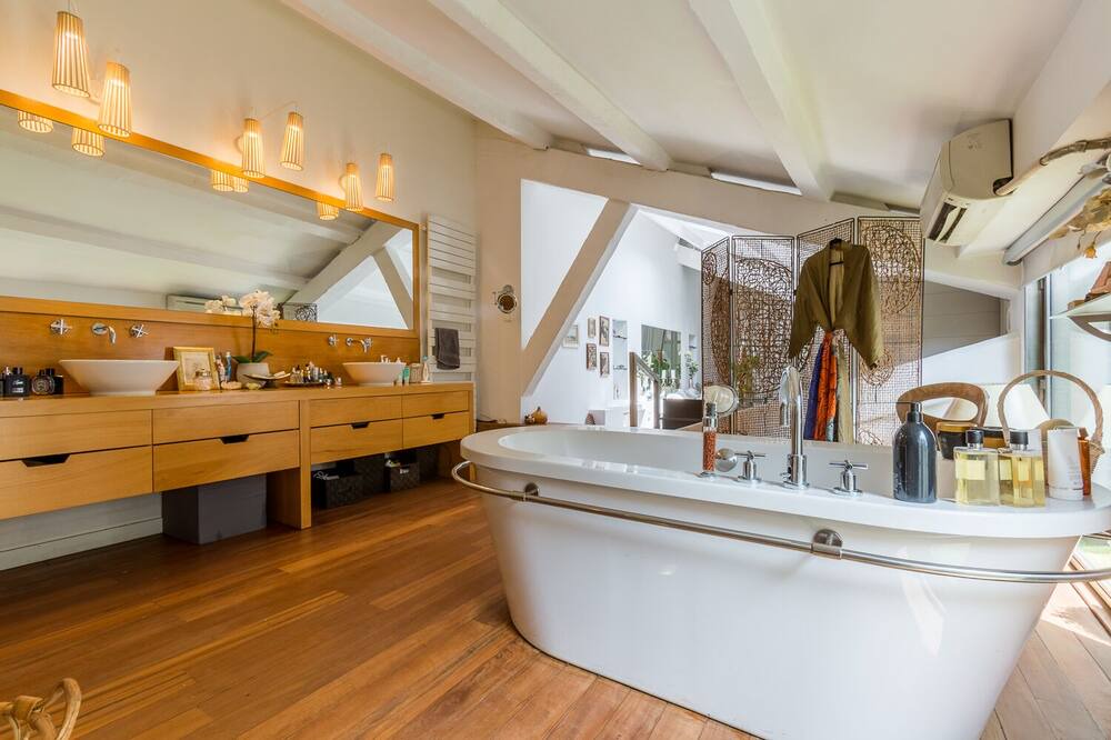 Photo of Bathroom in 6th Arrondissement