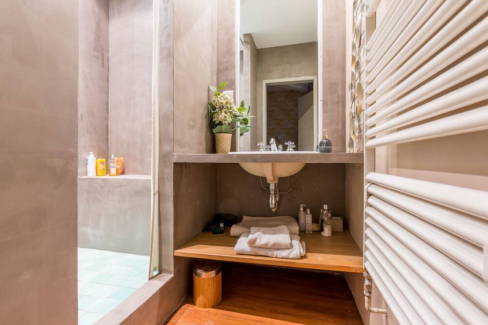 Photo of Bathroom in 6th Arrondissement