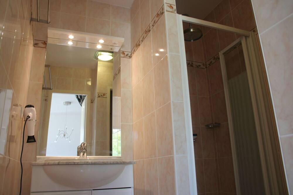 Photo of Bathroom in Segonzac