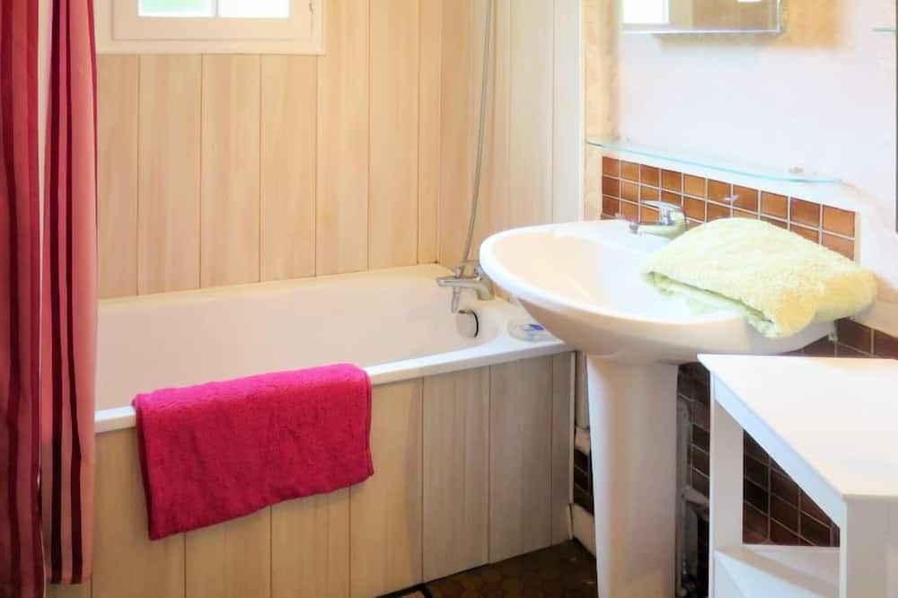 Photo of Bathroom in Saint-Laurent-de-Medoc