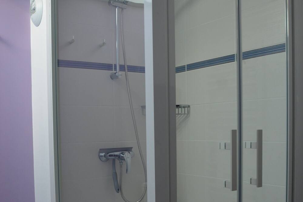 Photo of Bathroom in Saint-Seurin-de-Palenne
