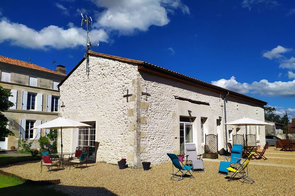 Photo of Outdoor in Saint-Seurin-de-Palenne