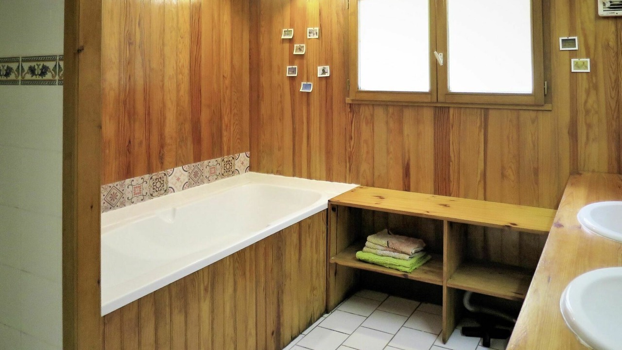 Photo of Bathroom in Gaillan-en-Medoc