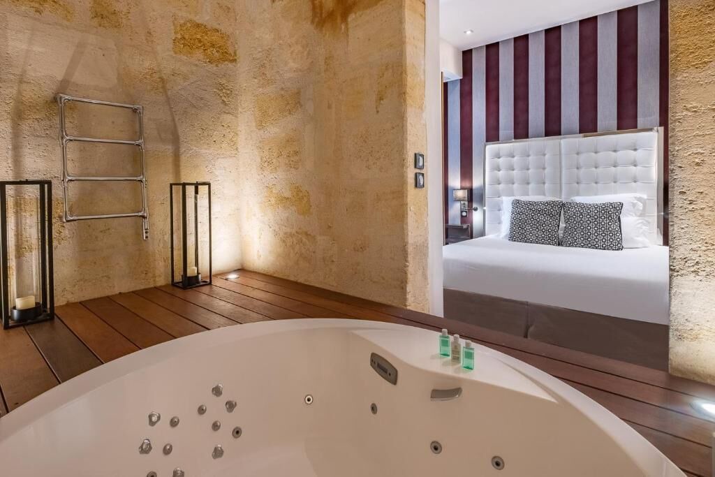 Photo of Bathroom in Bordeaux City Centre