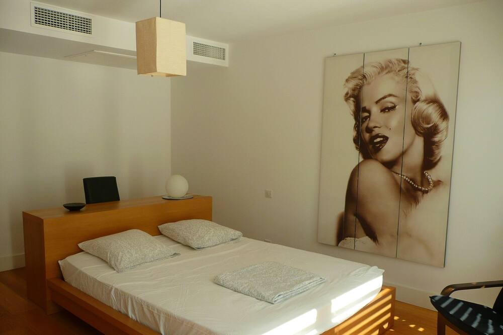 Photo of Bedroom in Hyeres
