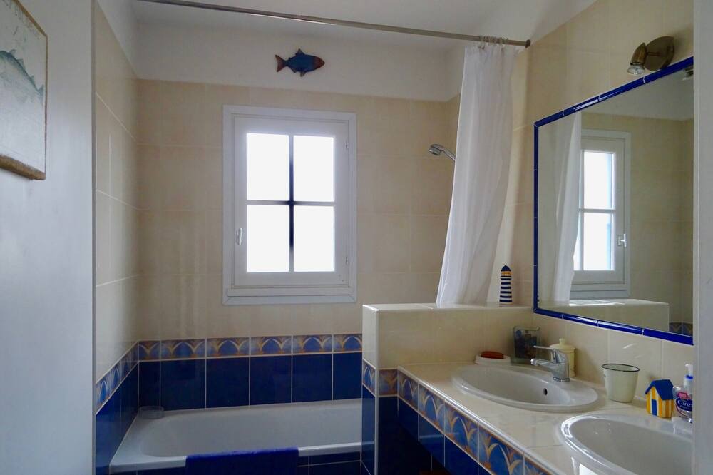 Photo of Bathroom in Saint-Jean-de-Monts