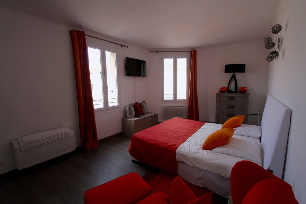 Photo of Bedroom in Saint-Tropez City Centre