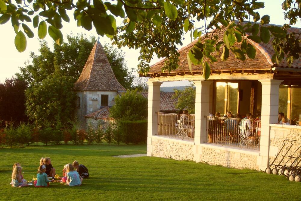 Photo of Others in Pillac