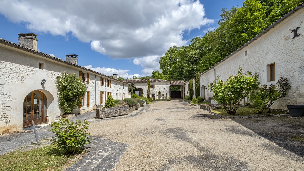 Photo of Outdoor in Saint-Preuil
