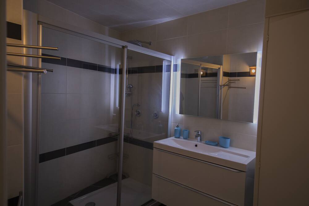 Photo of Bathroom in Le Trayas