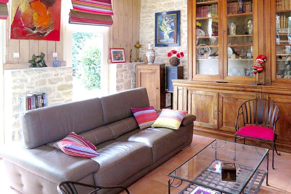 Photo of Livingroom in Saint-Vincent-de-Paul