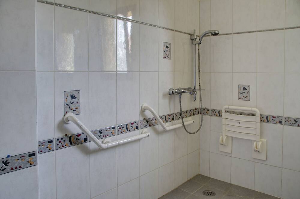 Photo of Bathroom in Castelnaud-la-Chapelle