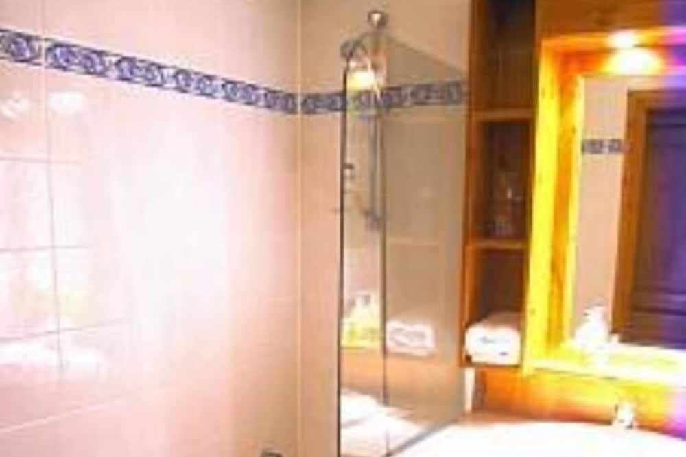 Photo of Bathroom in Arc-2000