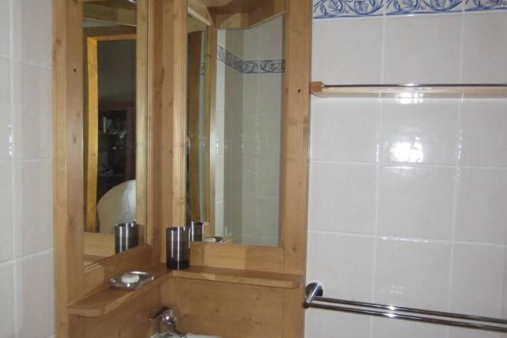 Photo of Bathroom in Arc-2000