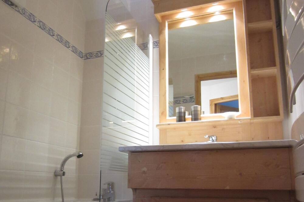 Photo of Bathroom in Arc-2000
