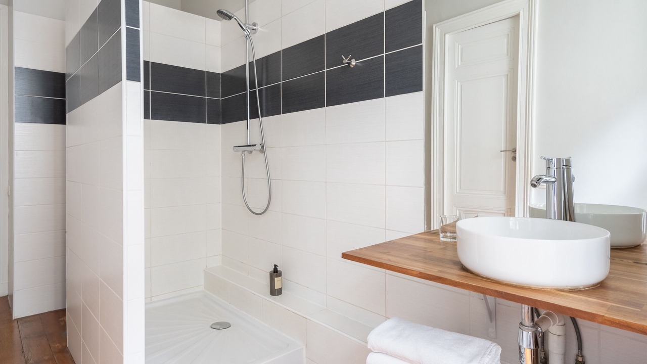 Photo of Bathroom in Bordeaux City Centre