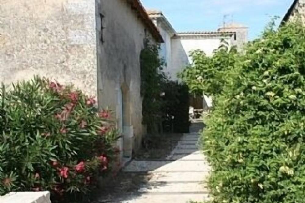 Photo of Outdoor in Saint-Bonnet-sur-Gironde