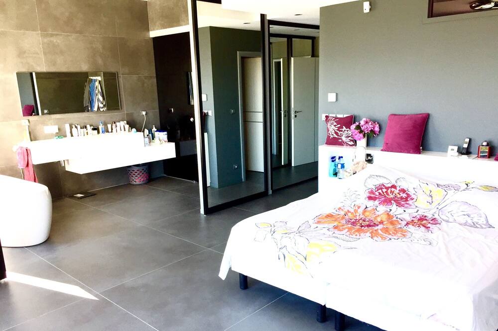 Photo of Bedroom in Hyeres