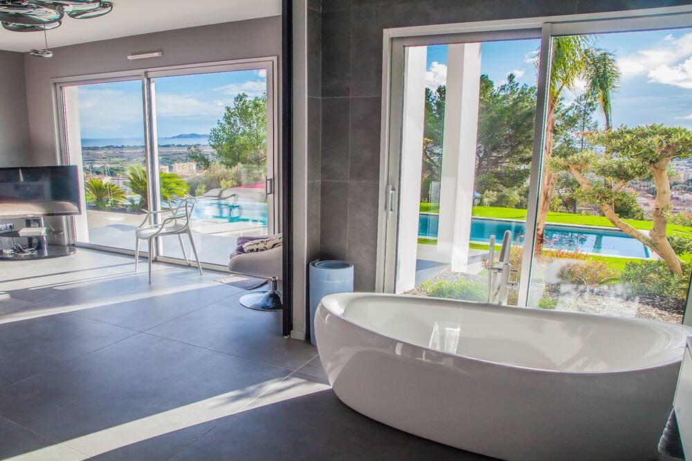 Photo of Bedroom in Hyeres