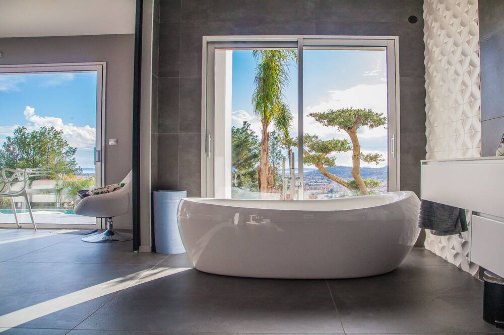Photo of Bathroom in Hyeres