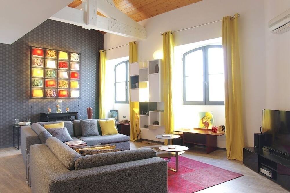 Photo of Livingroom in Bordeaux Golden Triangle