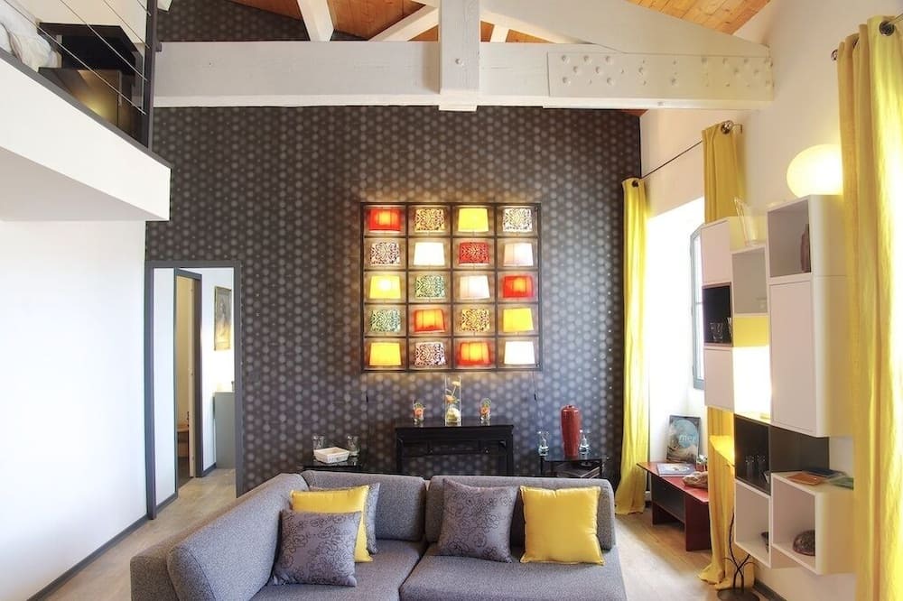 Photo of Livingroom in Bordeaux Golden Triangle