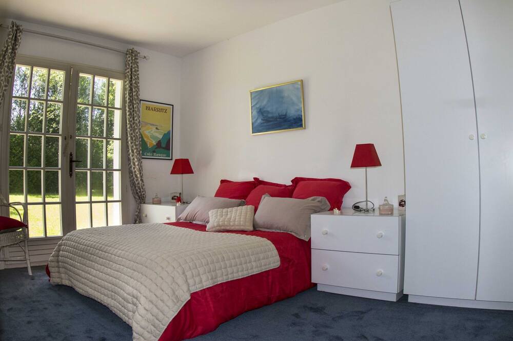 Photo of Bedroom in Arbonne
