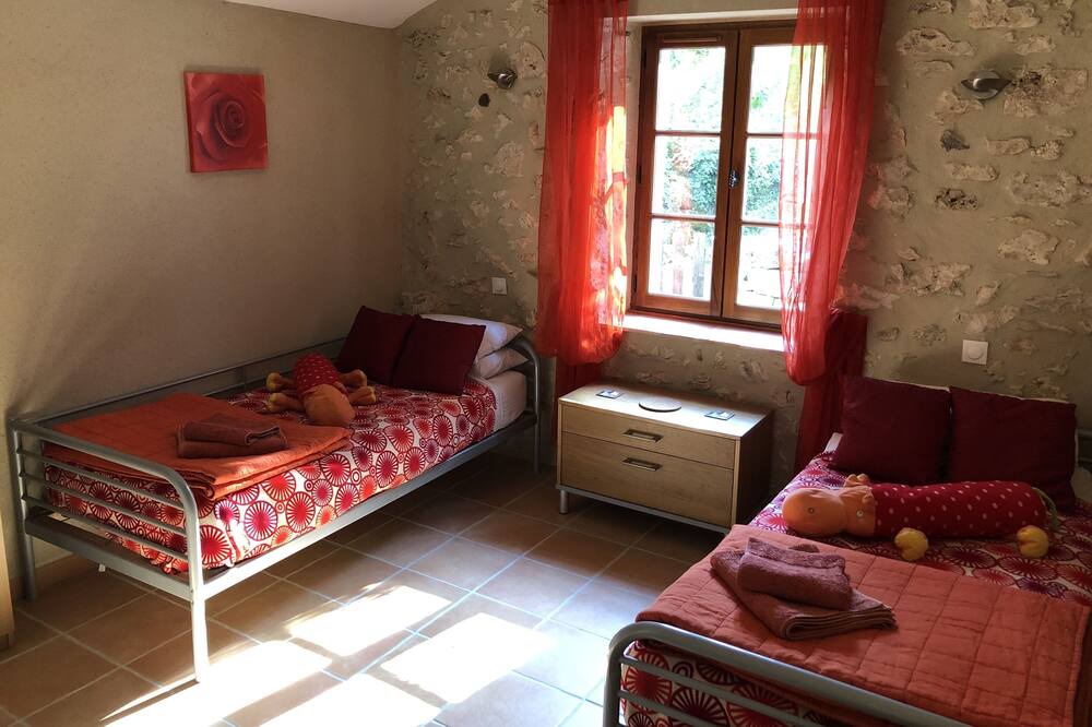 Photo of Bedroom in Saint-Cernin-de-Labarde