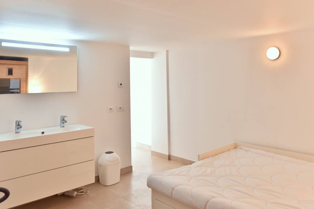 Photo of Bedroom in Biot