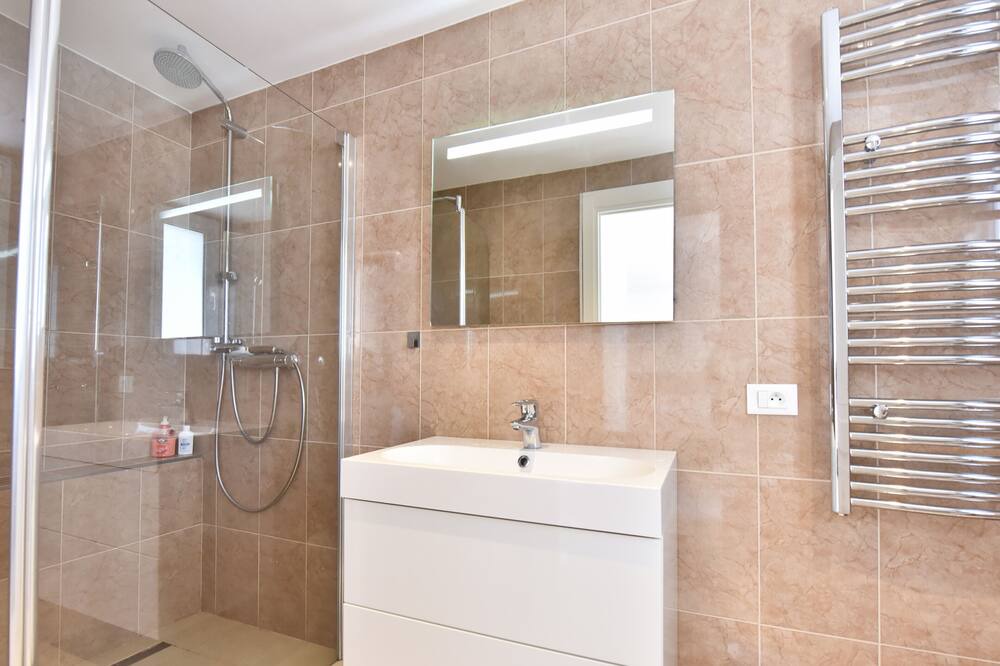 Photo of Bathroom in Biot