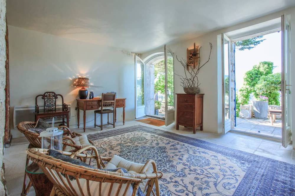 Photo of Livingroom in Coursegoules