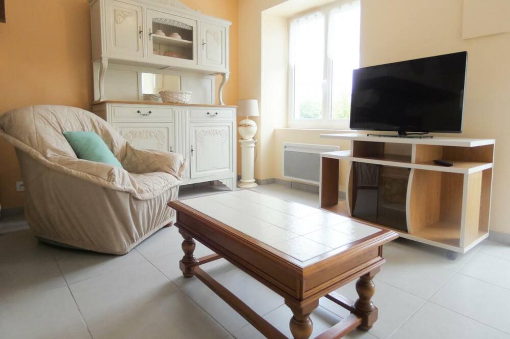 Photo of Livingroom in Angoume