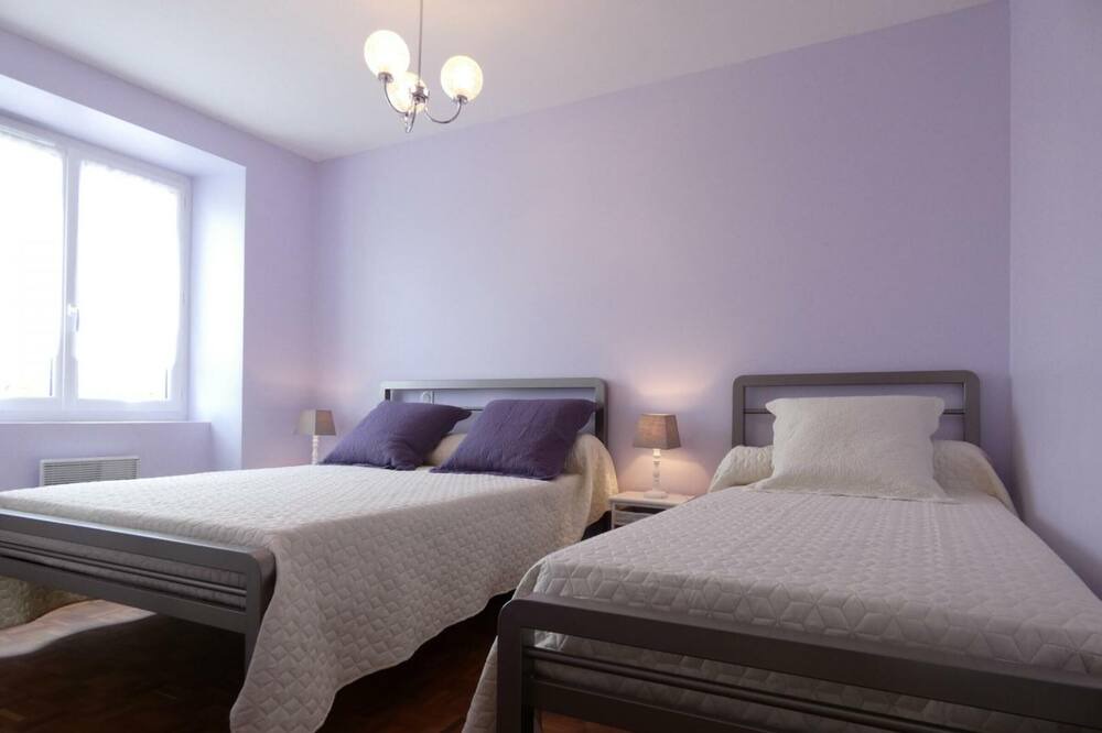 Photo of Bedroom in Angoume