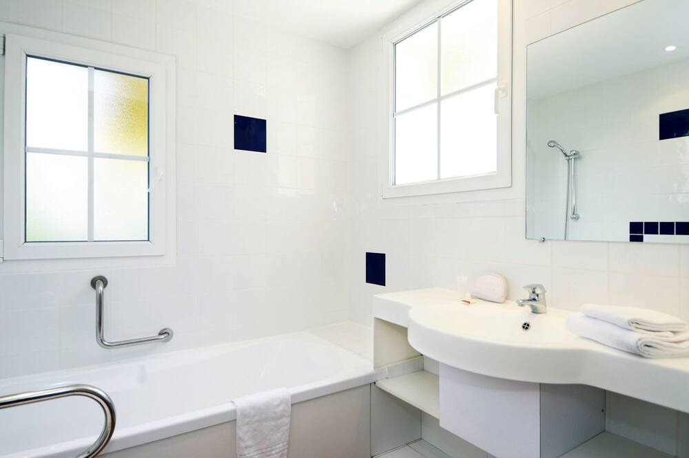 Photo of Bathroom in Gujan-Mestras