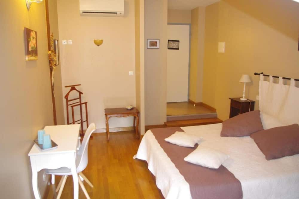 Photo of Bedroom in Angoume