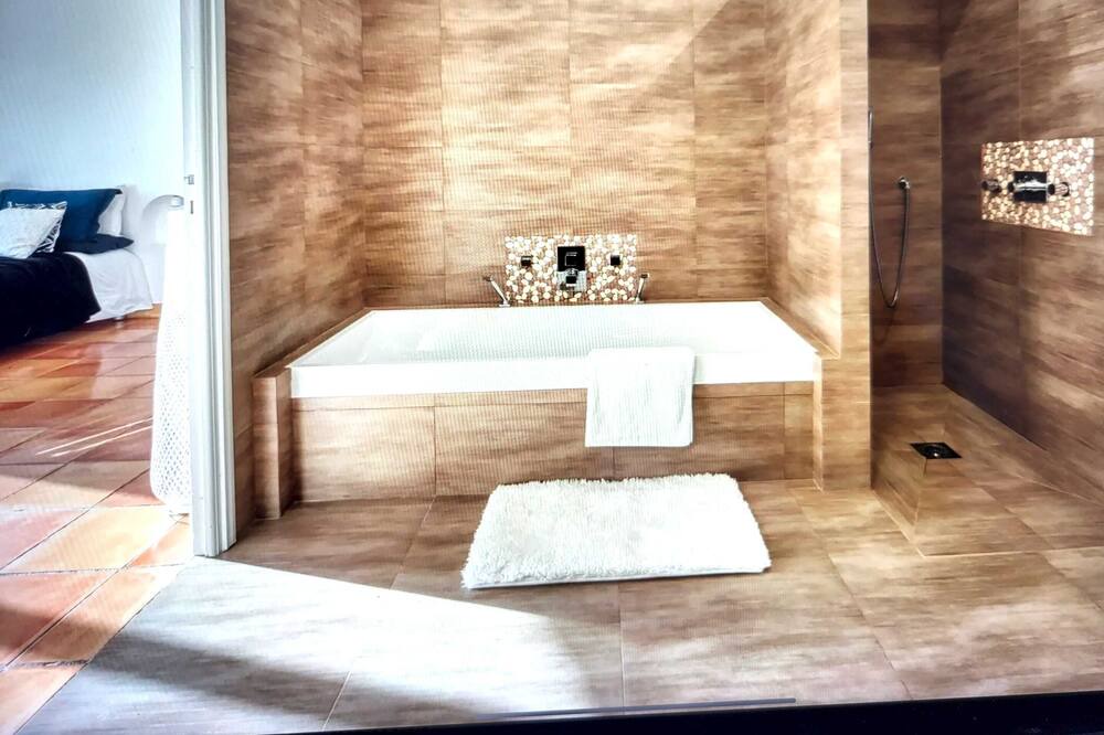 Photo of Bathroom in Aspremont