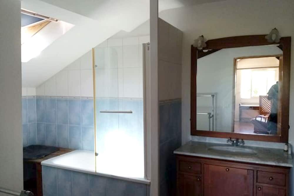 Photo of Bathroom in Saint-Jean-de-Marsacq