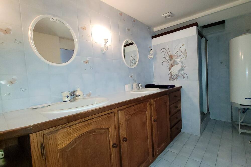Photo of Bathroom in Saubrigues