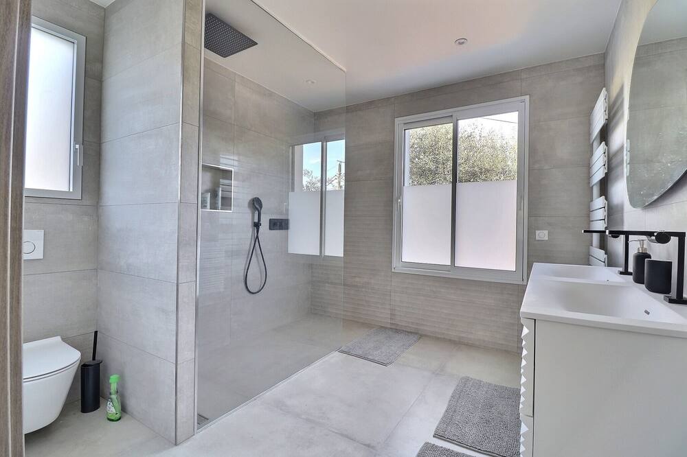 Photo of Bathroom in Valbonne