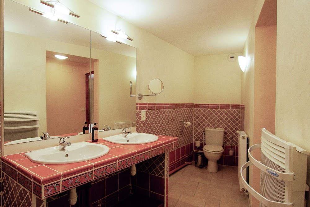 Photo of Bathroom in Saint-Preuil