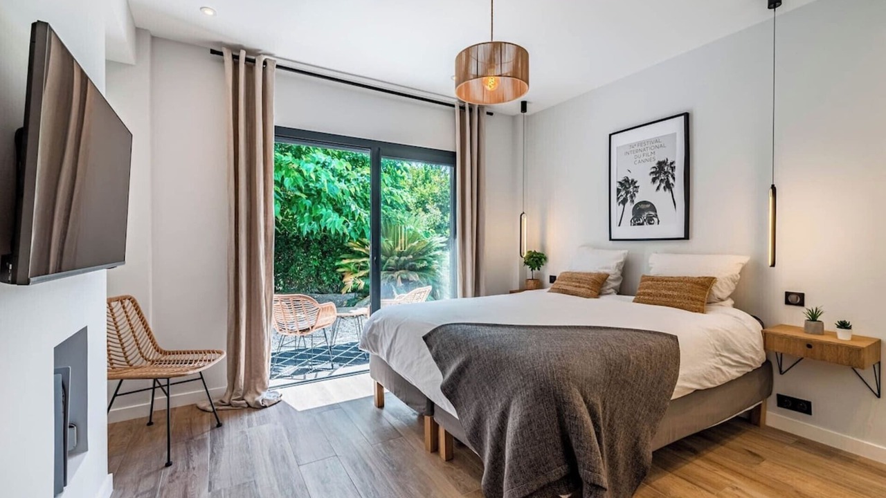Photo of Bedroom in Prado - Republique