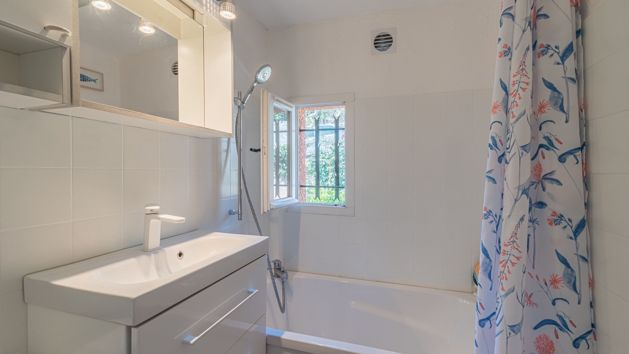 Photo of Bathroom in Guerrevieille
