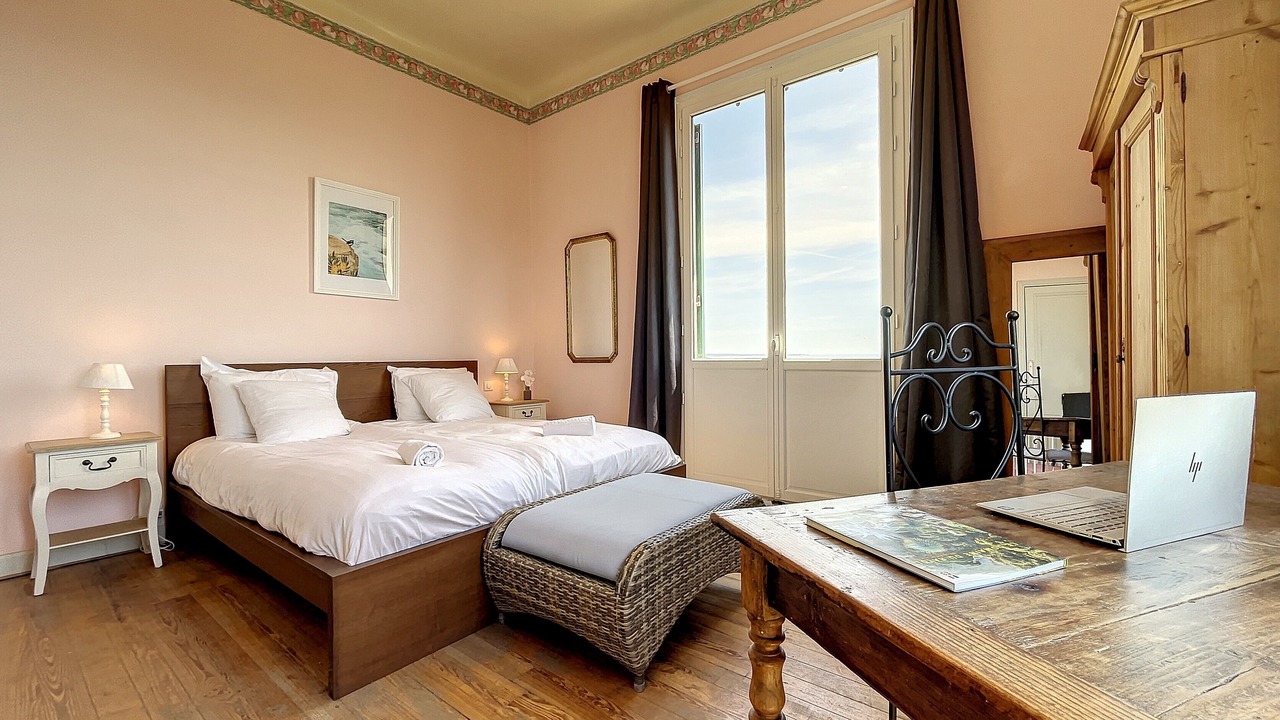 Photo of Bedroom in Espero-Pax