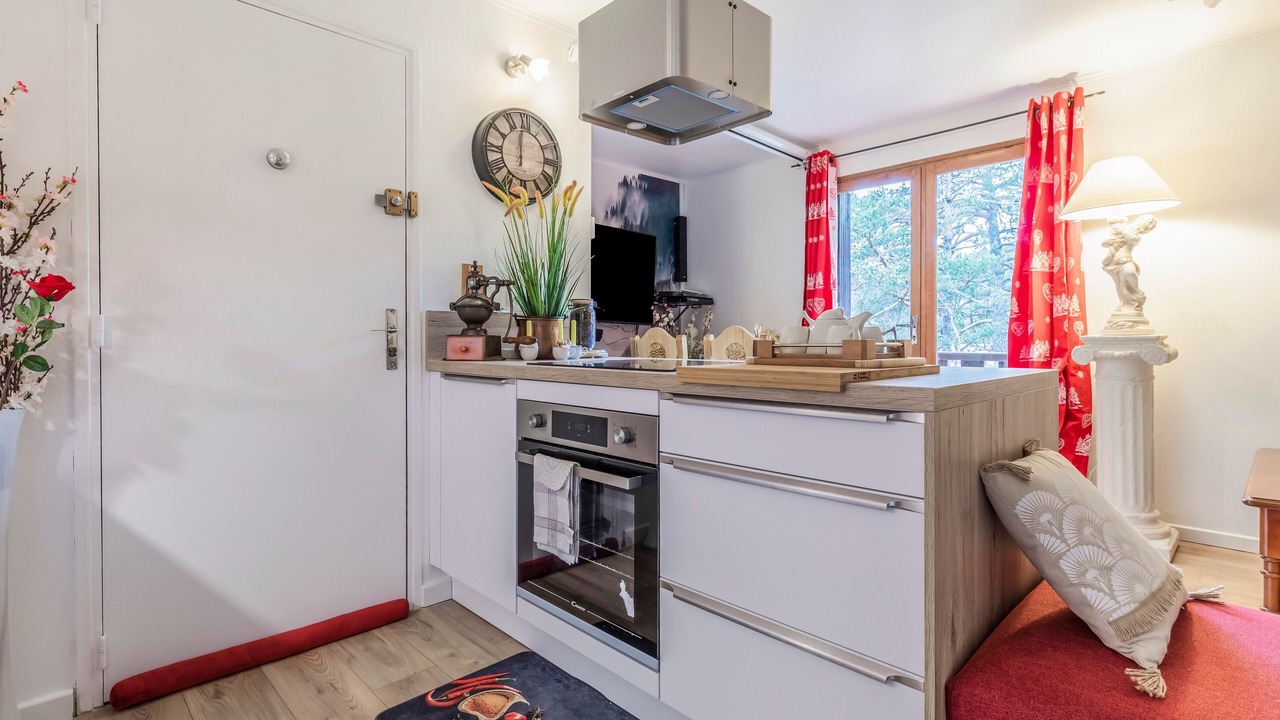 Photo of Kitchen in Greolieres les Neiges