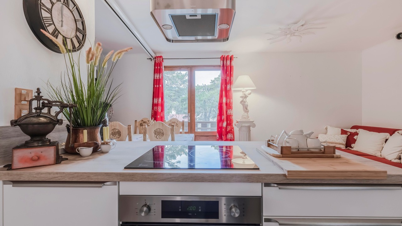 Photo of Kitchen in Greolieres les Neiges