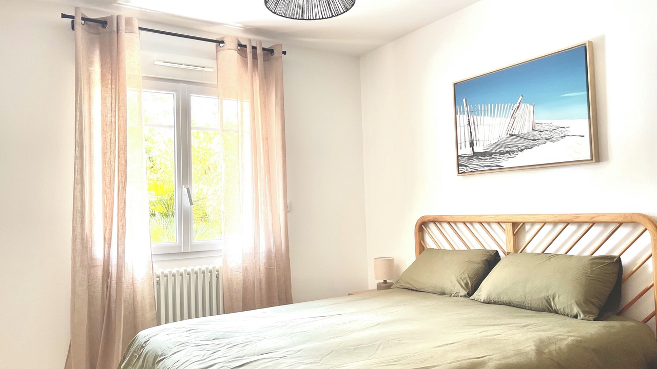 Photo of Bedroom in Gujan-Mestras