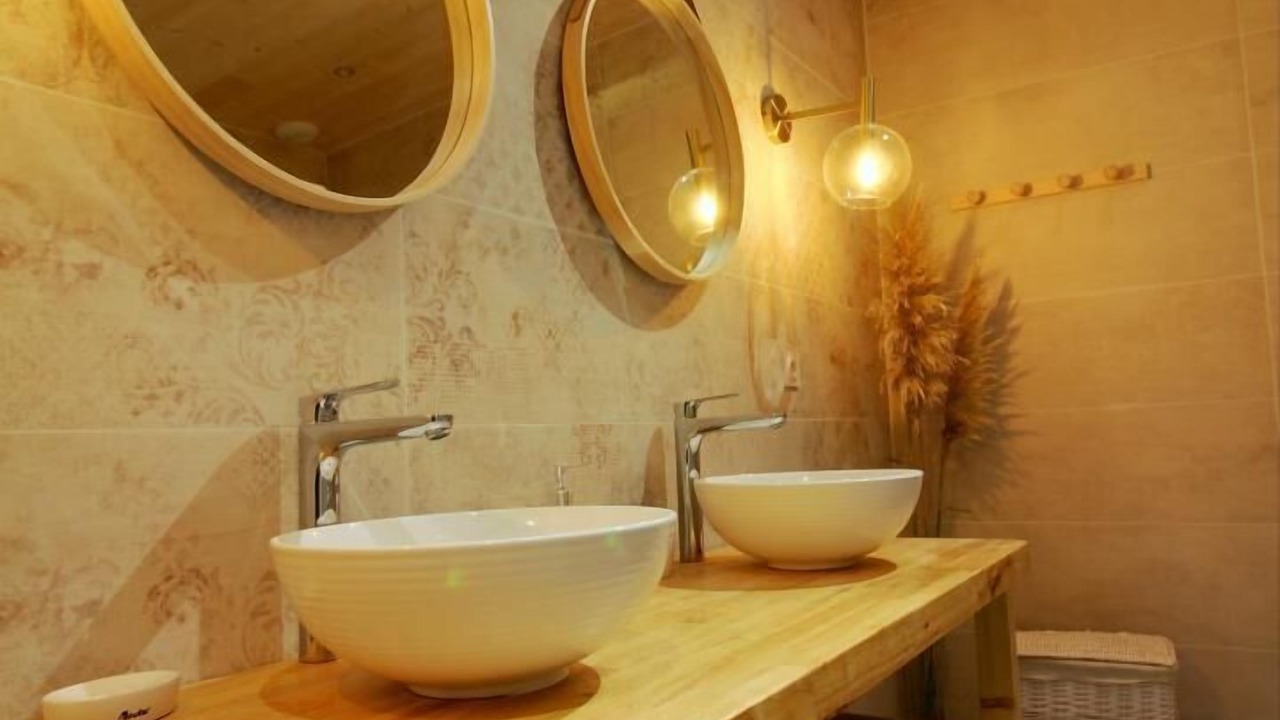 Photo of Bathroom in Cartelegue