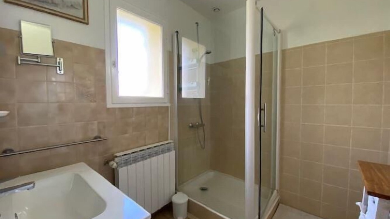 Photo of Bathroom in Sainte-Foy-la-Longue