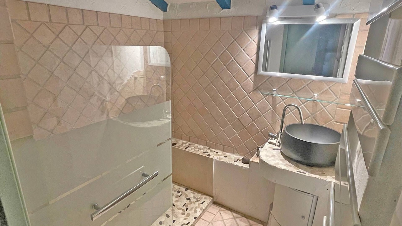 Photo of Bathroom in Guerrevieille