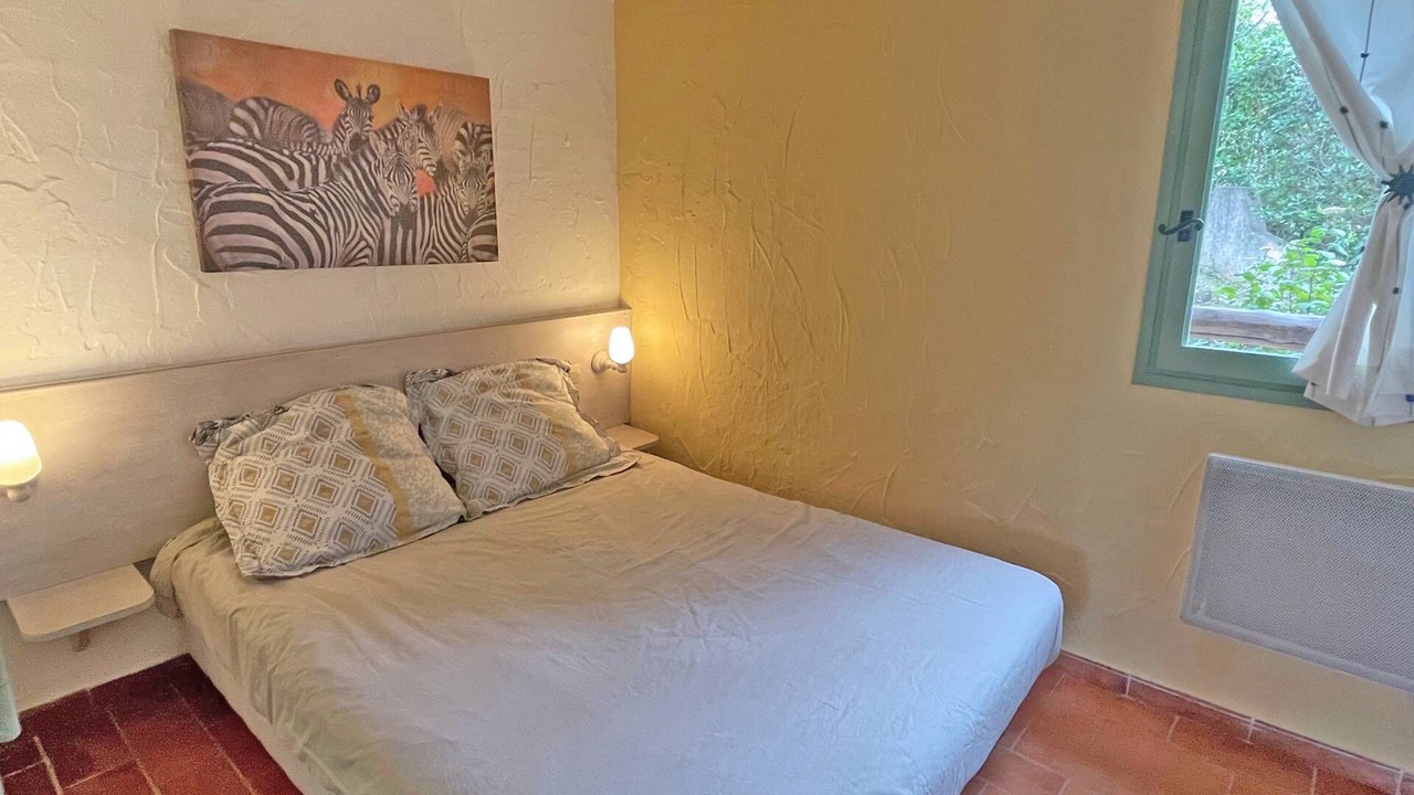 Photo of Bedroom in Guerrevieille